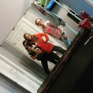 Meet your Posher, Mia